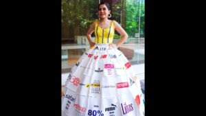 উরফি জাভেদ নতুন স্টাইলে ব্র্যান্ড প্রমোশন করলো দেখুন এই মজাদার ভিডিওটি