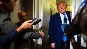 ট্রাম্প মার্কিন গোয়েন্দা সংস্থার তথ্য প্রত্যাখ্যান করলেন, যা জানায় ইরান পারমাণবিক অস্ত্র তৈরি করছে না