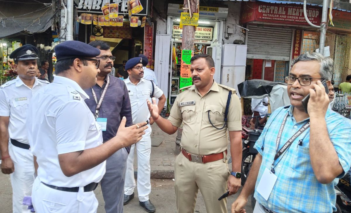 বিধানসভা নির্বাচন ২০২৬: চৌরঙ্গী এলাকায় বুথ পরিদর্শনে জেনারেল অবজার্ভার ও কলকাতা পুলিশ