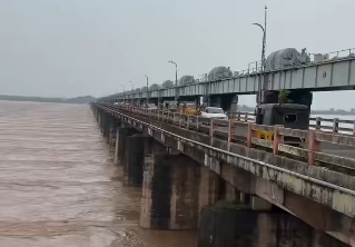 গোদাবরী নদীতে বিপুল বন্যা